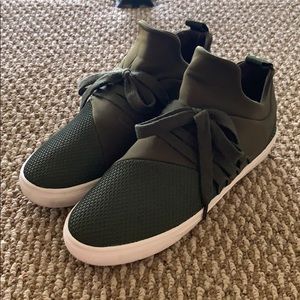 Steve Madden lancer sneaker olive green 8.5